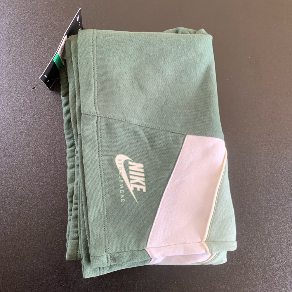 BRAND NEW NIKE SHORTS SUPER SOFT